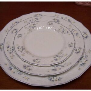 5 Piece Set - Lausanne by ROYAL DOULTON + 1 extra Cup & Saucer